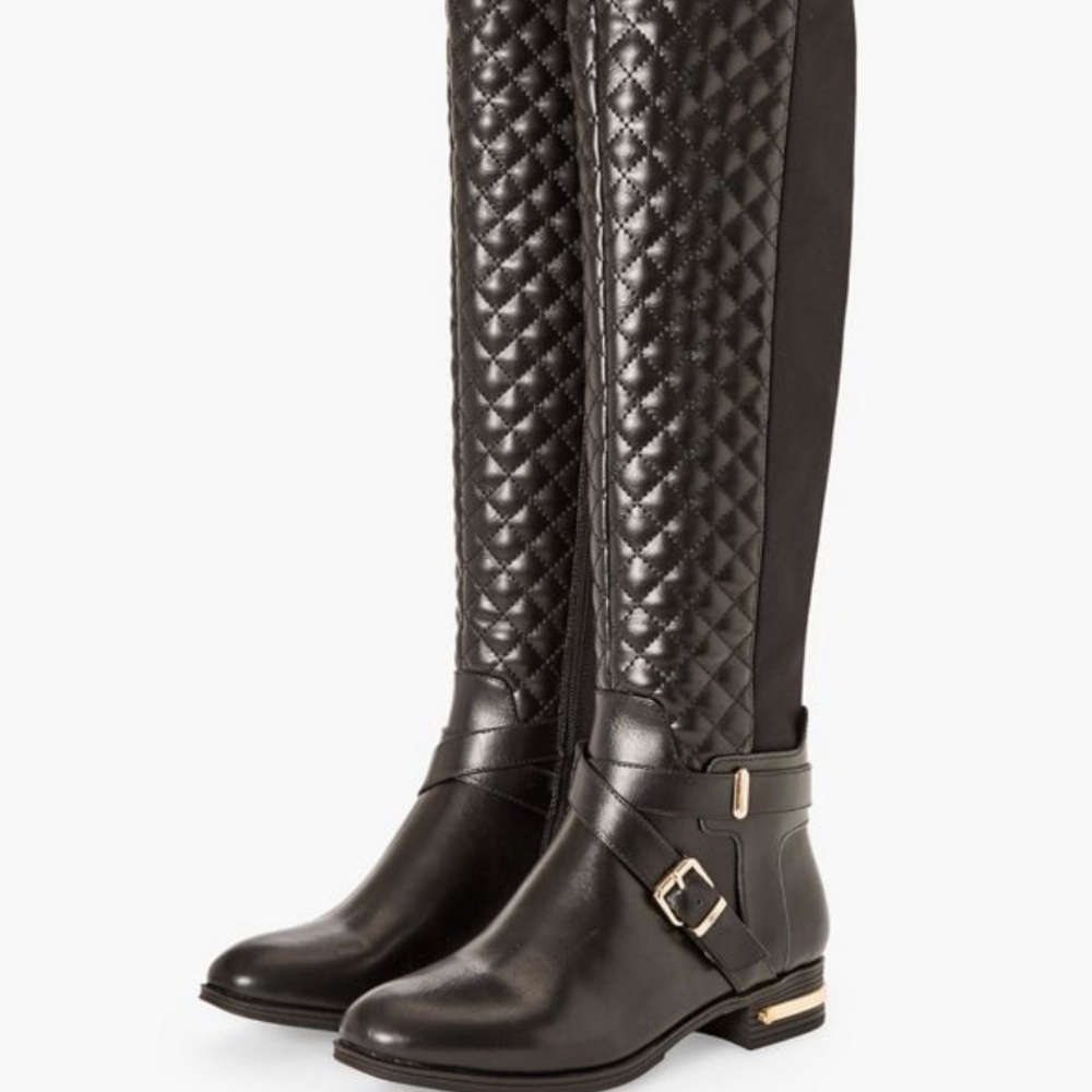 🖤 Knee high black boots 🖤